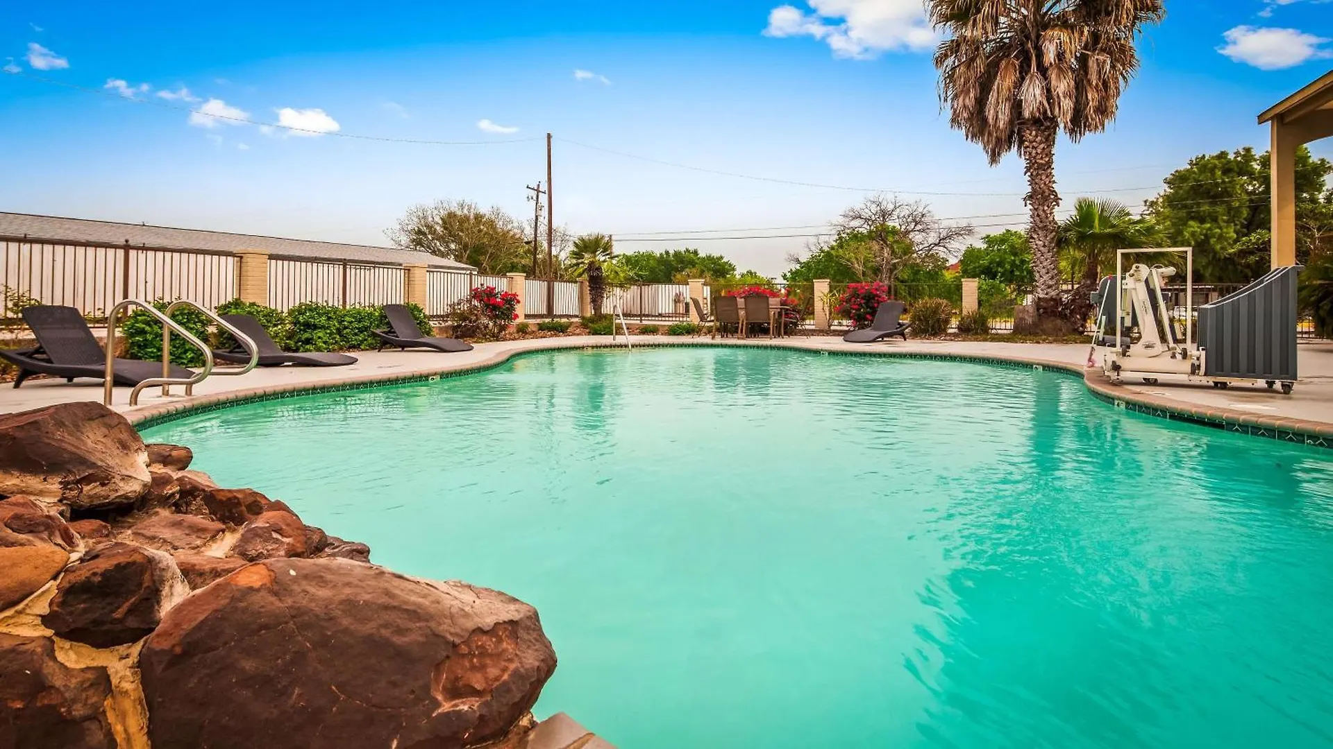 4 Budget Hotels in Greater San Antonio for Smart Travelers